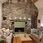 The Burren, Cozy Cottage, County Clare Apartament *