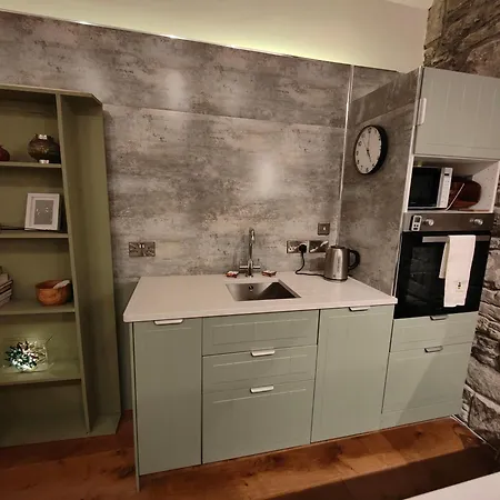 The Burren, Cozy Cottage, County Clare Apartment *