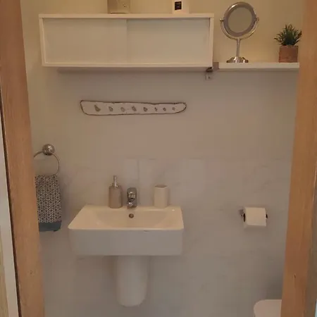 The Burren, Cozy Cottage, County Clare Apartment *