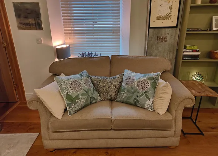 The Burren, Cozy Cottage, County Clare Apartment